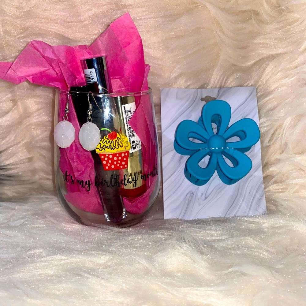 Birthday Wine Glass Gift Bundle - Picture 9 of 12